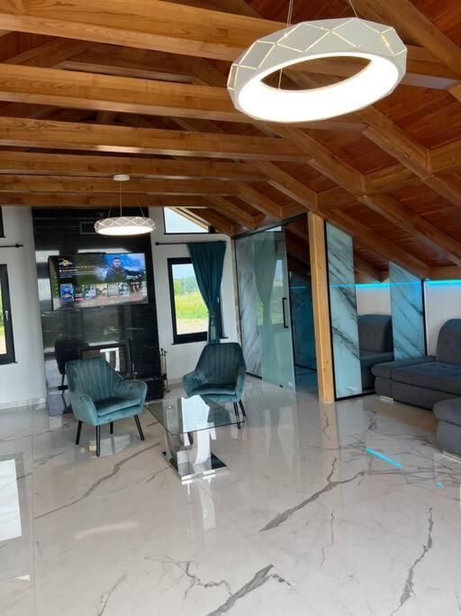Casa Moderna In Sinteu - Intersectia Intre Modern Si Linistea Naturii Huta Voivozi Exteriör bild