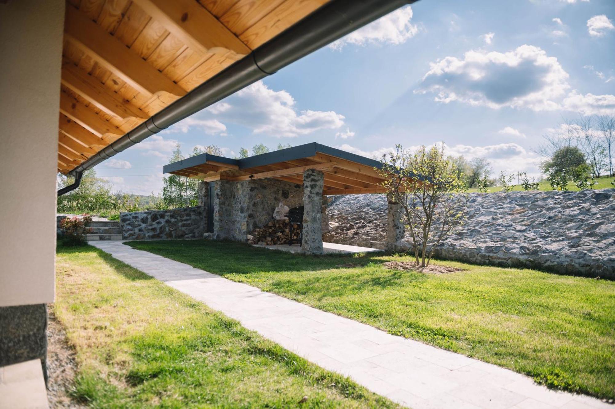 Casa Moderna In Sinteu - Intersectia Intre Modern Si Linistea Naturii Huta Voivozi Exteriör bild