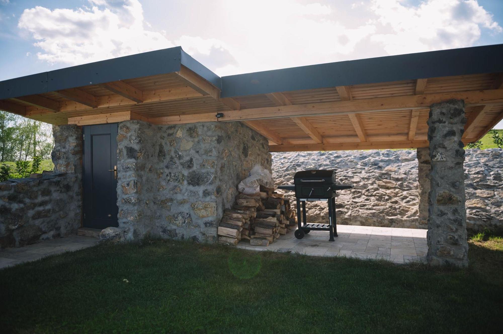 Casa Moderna In Sinteu - Intersectia Intre Modern Si Linistea Naturii Huta Voivozi Exteriör bild